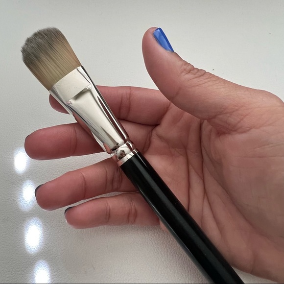 EUC MAC 190 SYNTHETIC FOUNDATION BRUSH - Picture 5 of 5